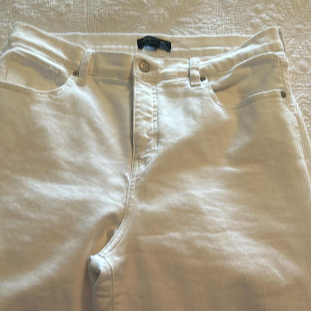 Wide leg Banana Republic jeans.  Size 32/14.